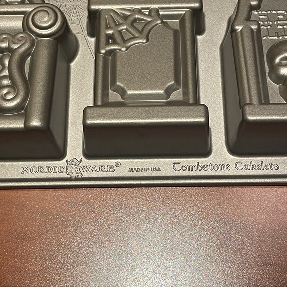 NordicWare Tombstone Cakelets Pan - Picture 4 of 9